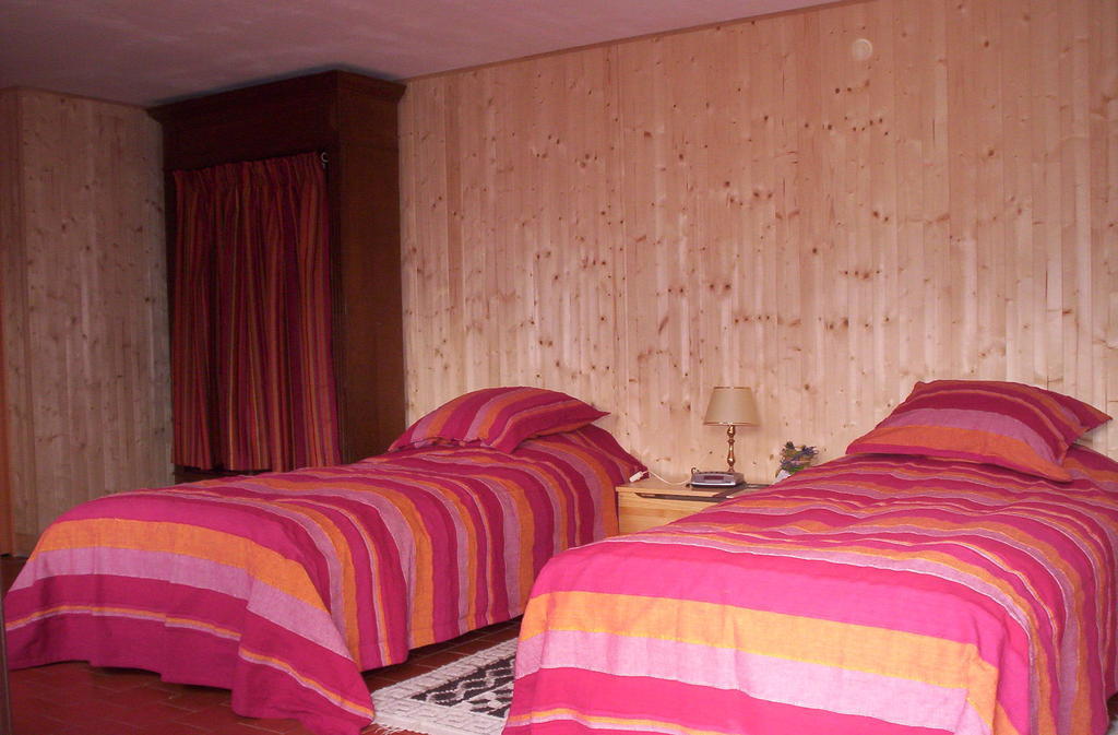 Mardilly Manoir Du Val Harangt Bed & Breakfast エクステリア 写真